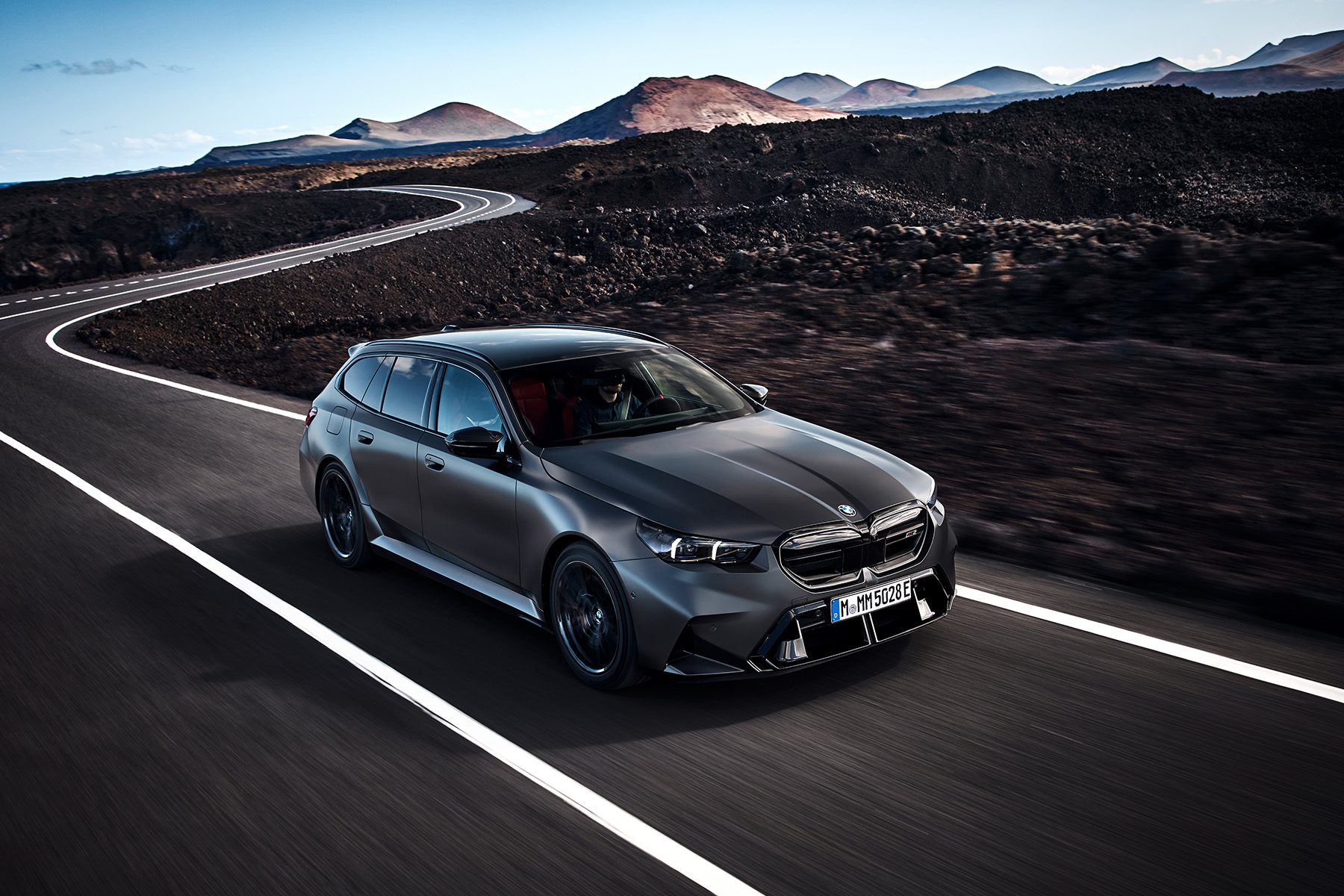 bmw-m5-touring-0004-p90564699-highres-the-all-new-bmw-m5-t